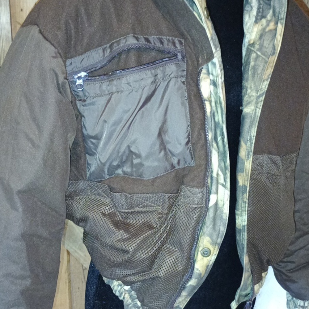 Cabela's women's camo jacket. - Picture 5 of 7